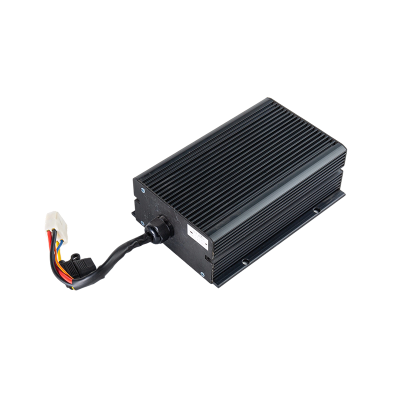 Hocheffizienter, stabiler Ausgang, IP65, staubdicht, ölbeständig, DC48V-DC-DC-Spannungsabwärtsmodul mit breitem Eingang für Gabelstaplerfahrzeuge